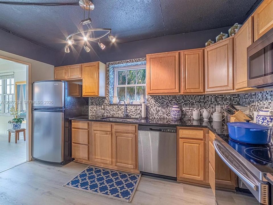For Rent: $5,200 (2 beds, 2 baths, 1395 Square Feet)