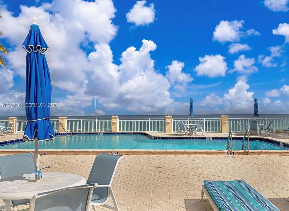 For Rent: $5,200 (2 beds, 2 baths, 1395 Square Feet)