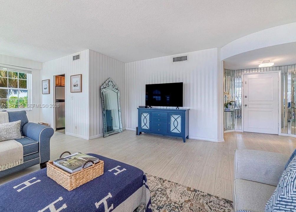 For Rent: $5,200 (2 beds, 2 baths, 1395 Square Feet)