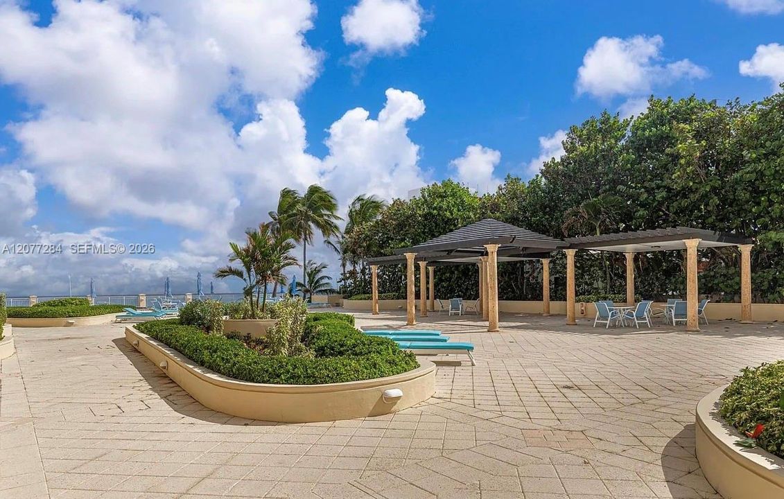 For Rent: $5,200 (2 beds, 2 baths, 1395 Square Feet)