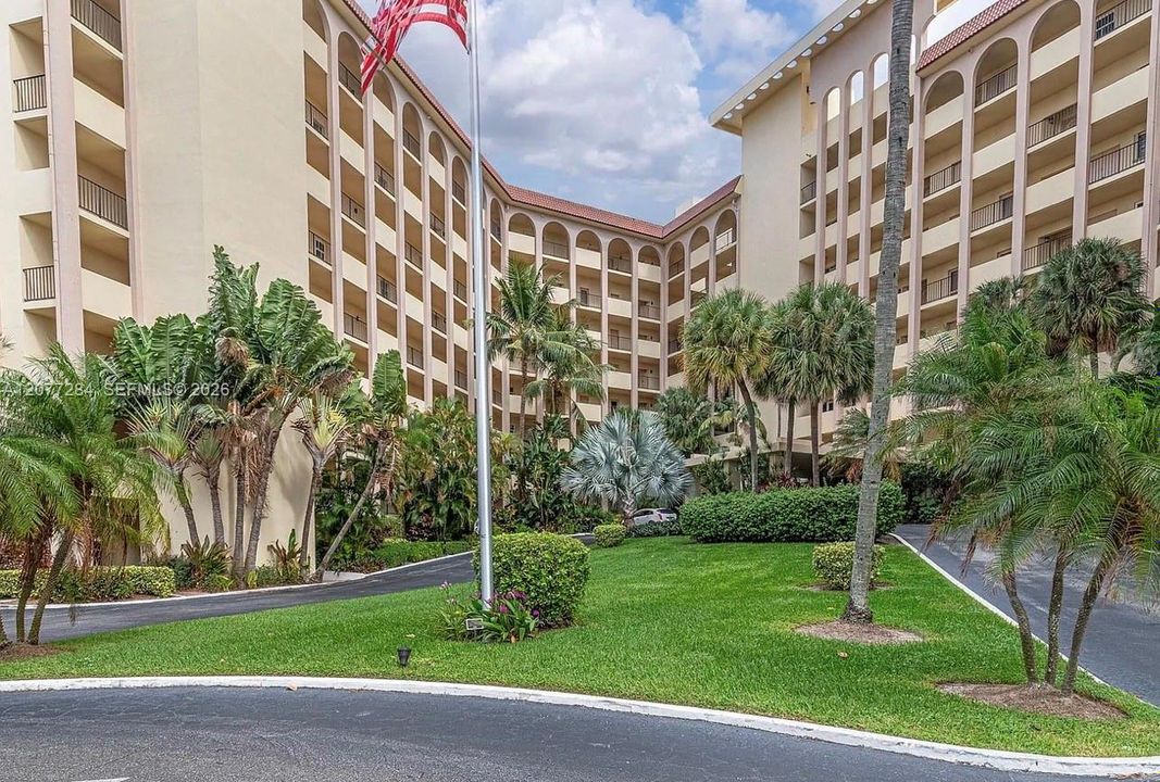 For Rent: $5,200 (2 beds, 2 baths, 1395 Square Feet)