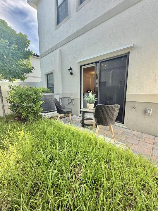 For Rent: $2,800 (3 beds, 2 baths, 1466 Square Feet)