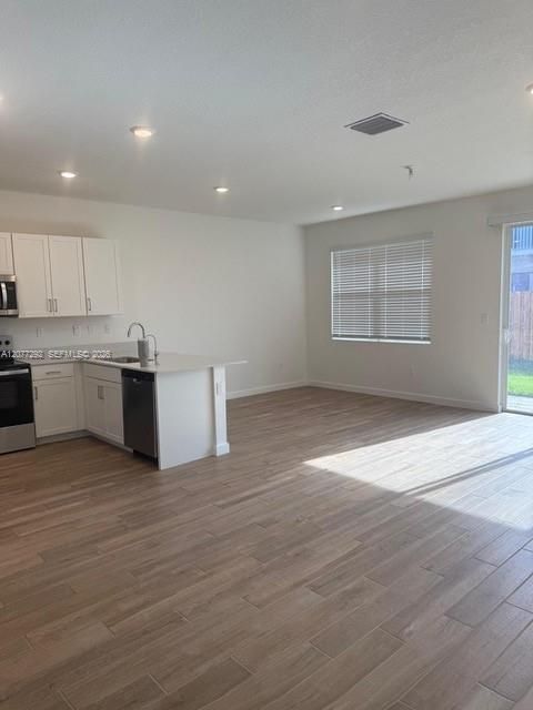 For Sale: $515,000 (4 beds, 2 baths, 1940 Square Feet)