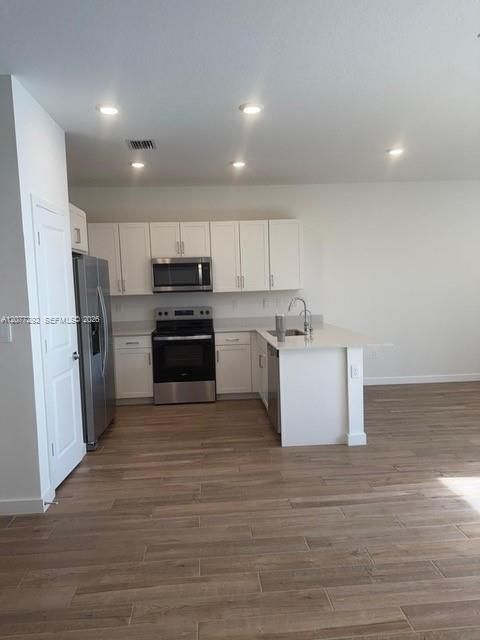 For Sale: $515,000 (4 beds, 2 baths, 1940 Square Feet)