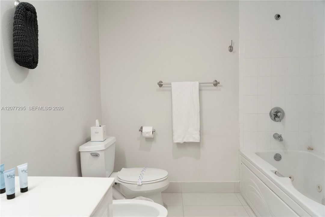 For Rent: $3,500 (2 beds, 2 baths, 1310 Square Feet)