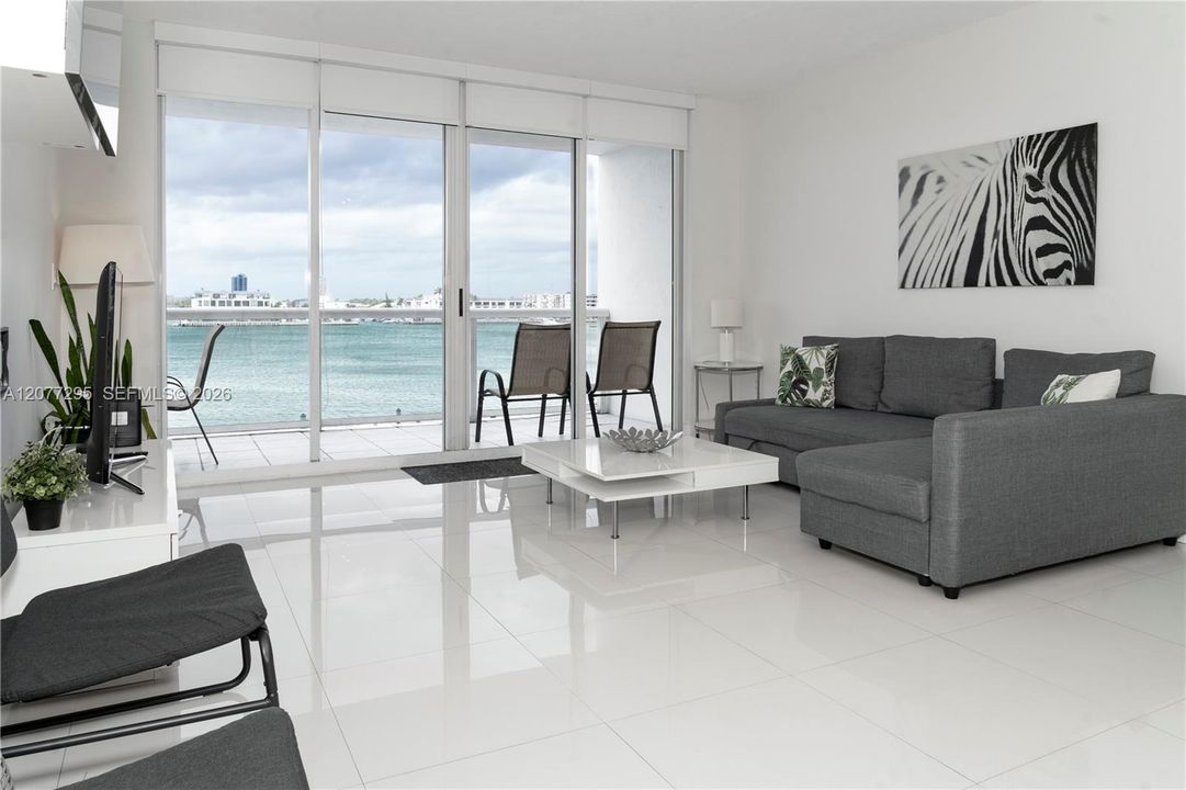 For Rent: $3,500 (2 beds, 2 baths, 1310 Square Feet)