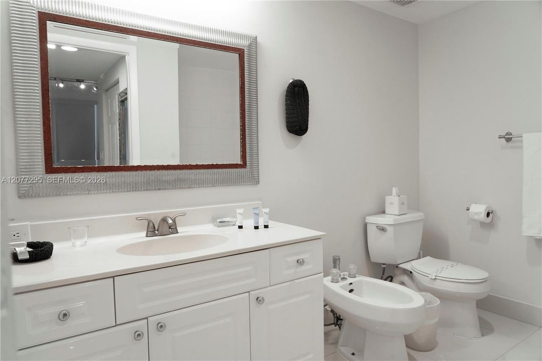 For Rent: $3,500 (2 beds, 2 baths, 1310 Square Feet)