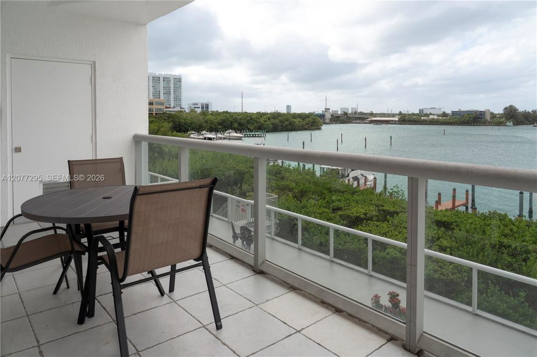 For Rent: $3,500 (2 beds, 2 baths, 1310 Square Feet)