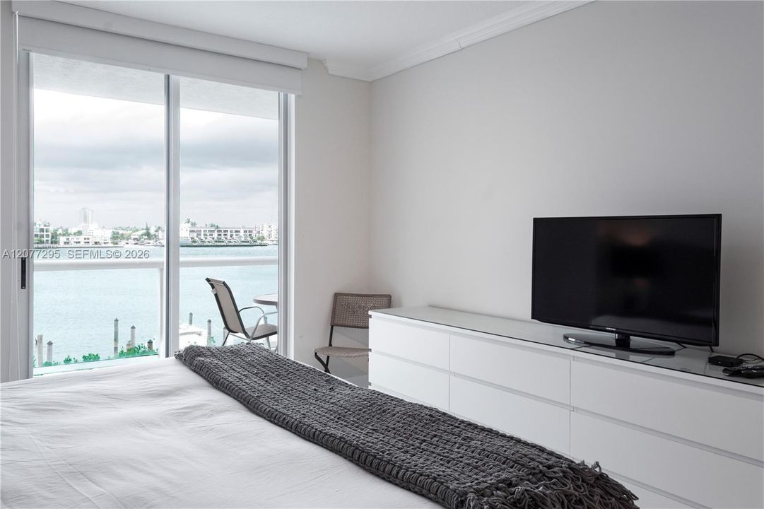 For Rent: $3,500 (2 beds, 2 baths, 1310 Square Feet)
