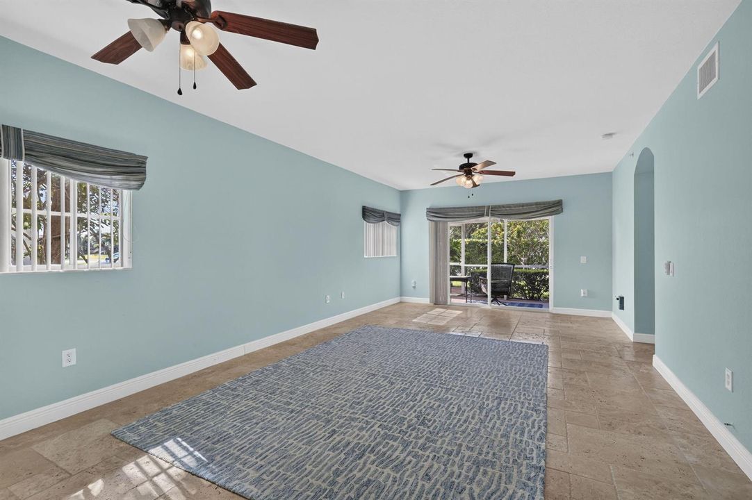 4721 Living Room/Dining Room
