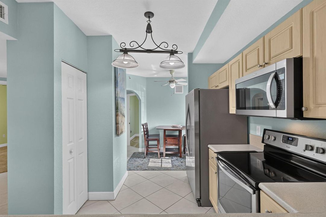 4721 Eat in Kitchen