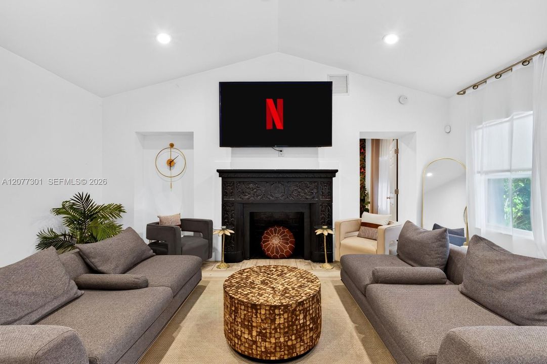 For Sale: $980,000 (4 beds, 4 baths, 1916 Square Feet)