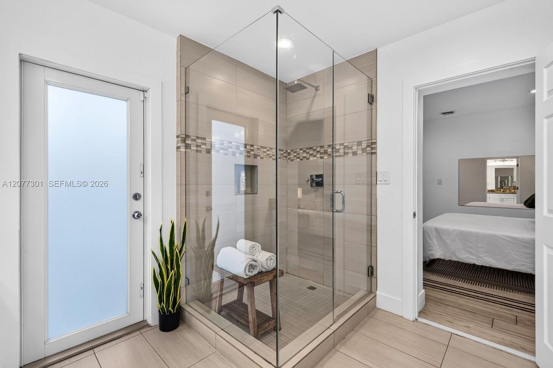 For Sale: $980,000 (4 beds, 4 baths, 1916 Square Feet)