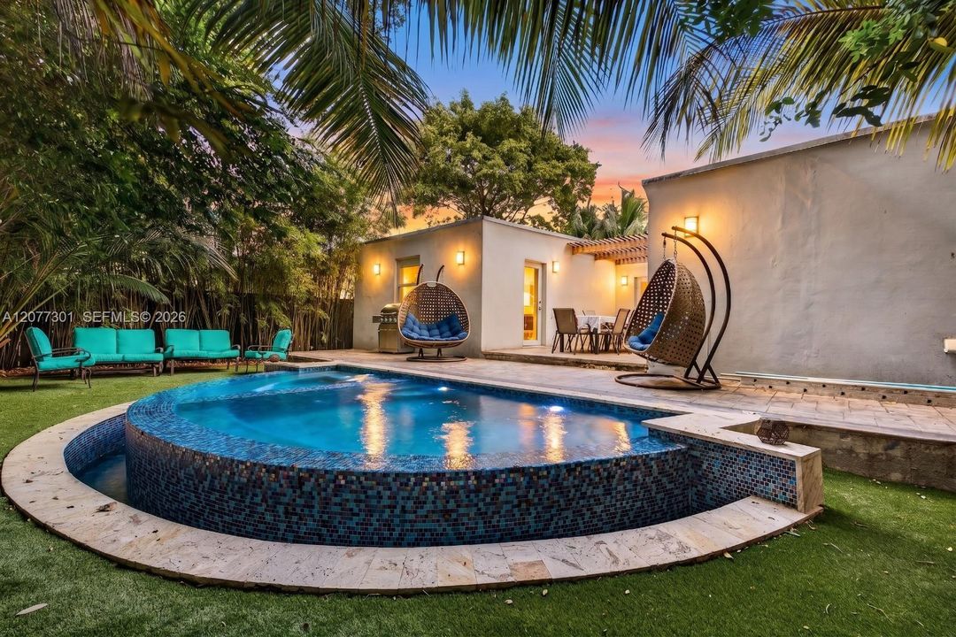 For Sale: $980,000 (4 beds, 4 baths, 1916 Square Feet)
