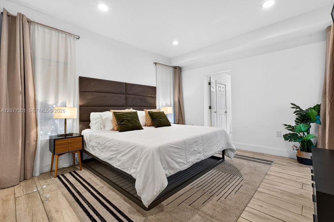 For Sale: $980,000 (4 beds, 4 baths, 1916 Square Feet)
