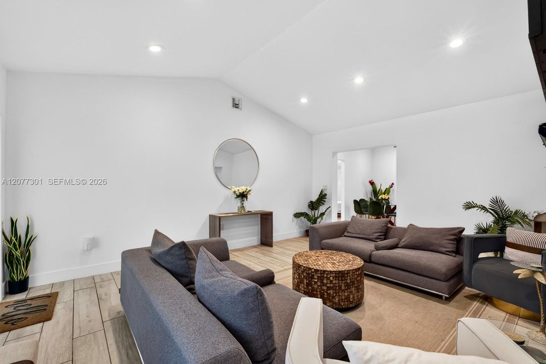 For Sale: $980,000 (4 beds, 4 baths, 1916 Square Feet)