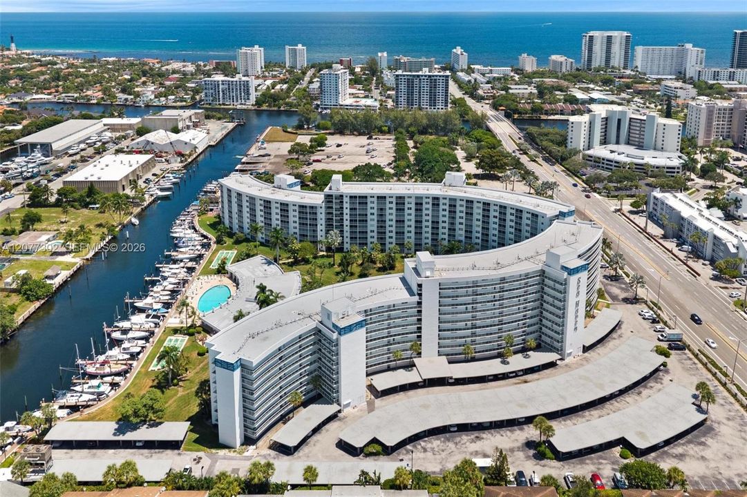 На продажу: $349,000 (2 спален, 2 ванн, 980 Квадратных фут)