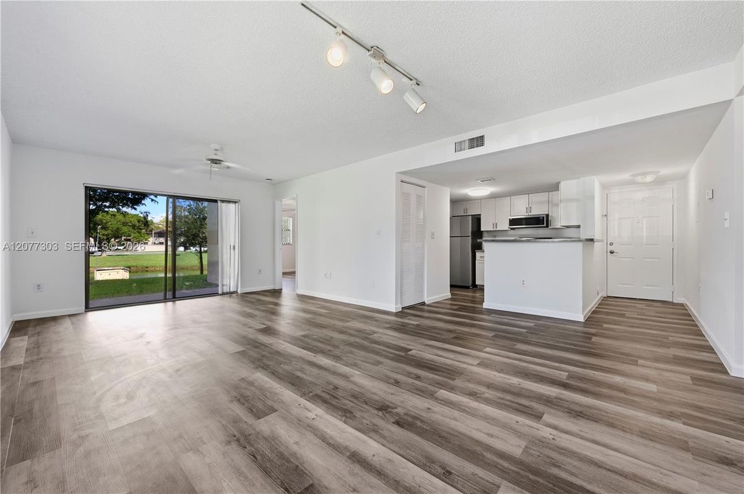For Rent: $2,250 (3 beds, 2 baths, 1216 Square Feet)