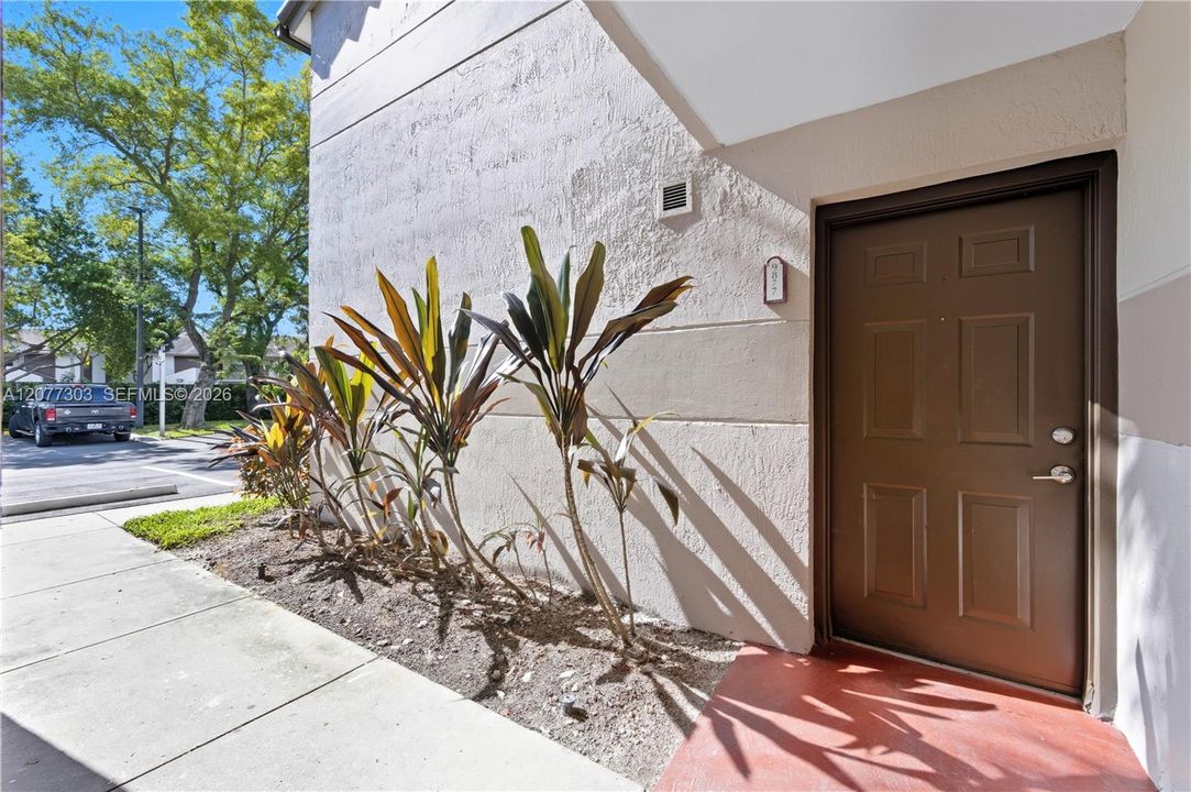 For Rent: $2,250 (3 beds, 2 baths, 1216 Square Feet)