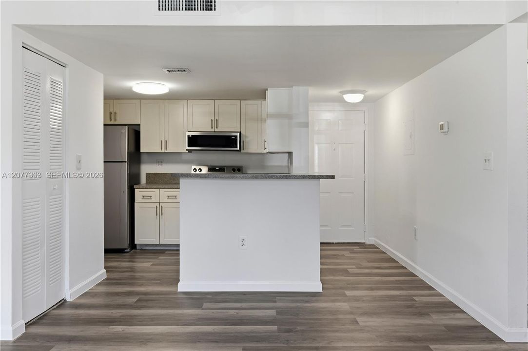 For Rent: $2,250 (3 beds, 2 baths, 1216 Square Feet)