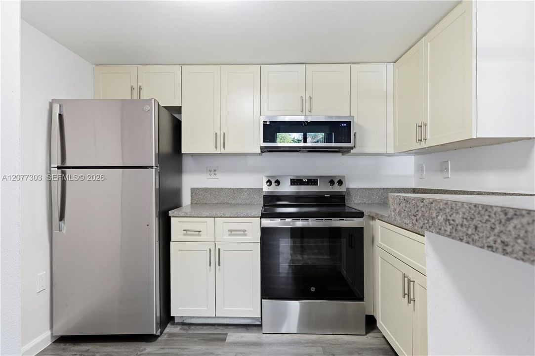 For Rent: $2,250 (3 beds, 2 baths, 1216 Square Feet)