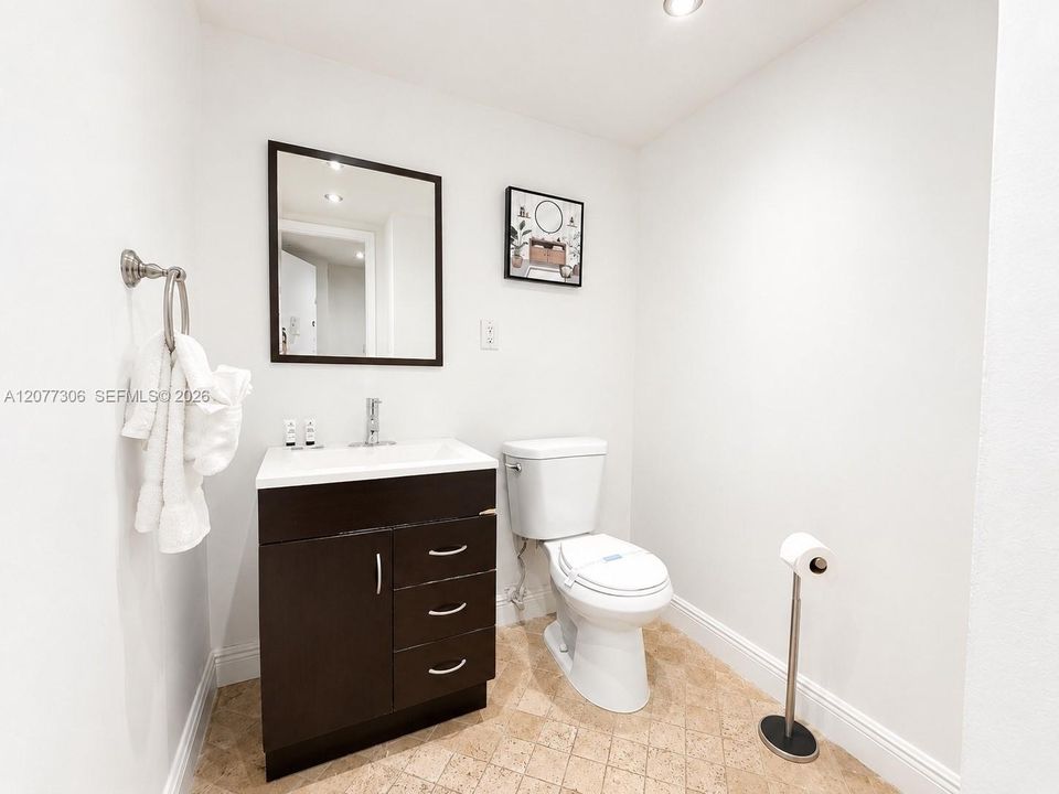 For Rent: $2,500 (1 beds, 1 baths, 1005 Square Feet)