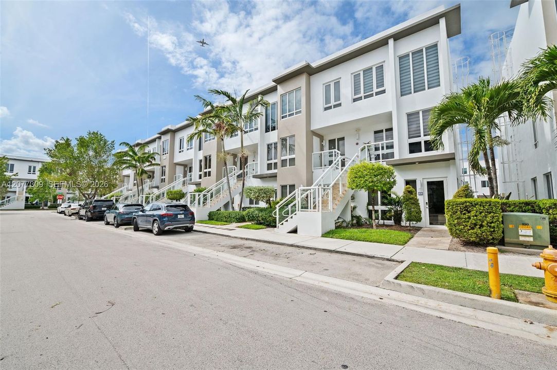 For Rent: $4,300 (3 beds, 2 baths, 1351 Square Feet)