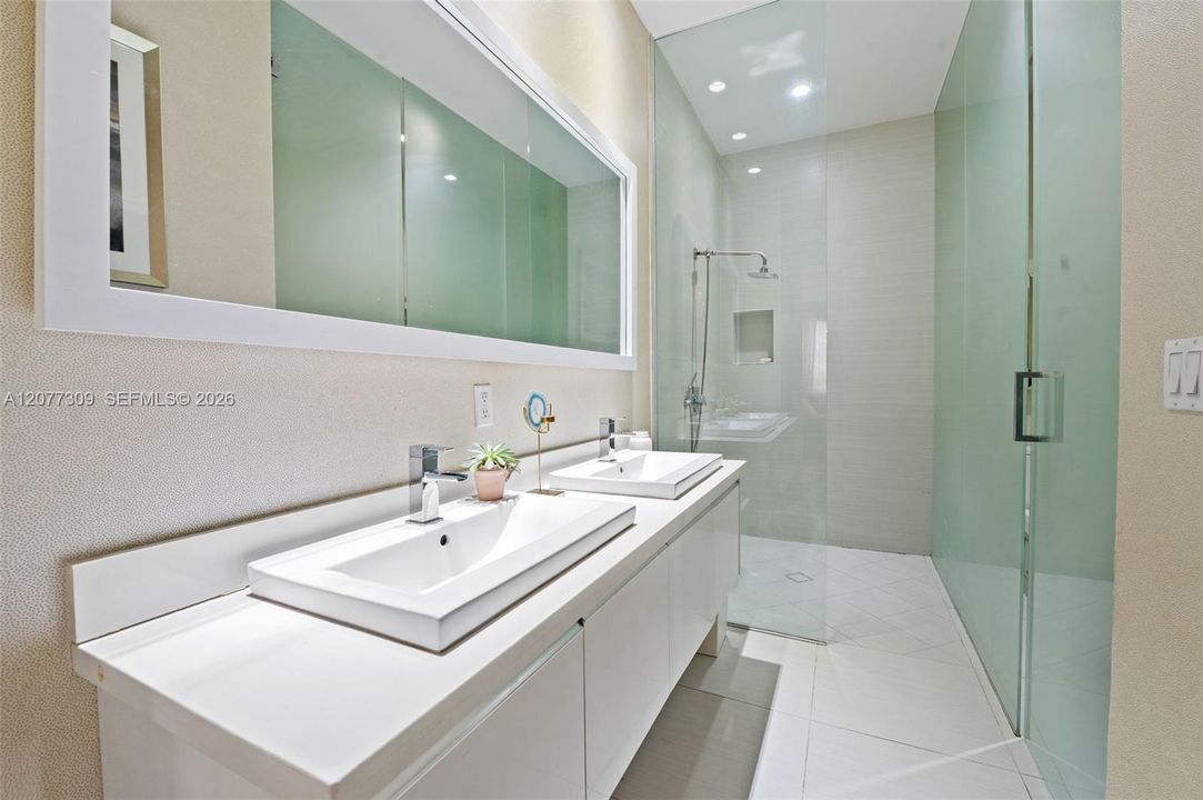 For Rent: $4,300 (3 beds, 2 baths, 1351 Square Feet)