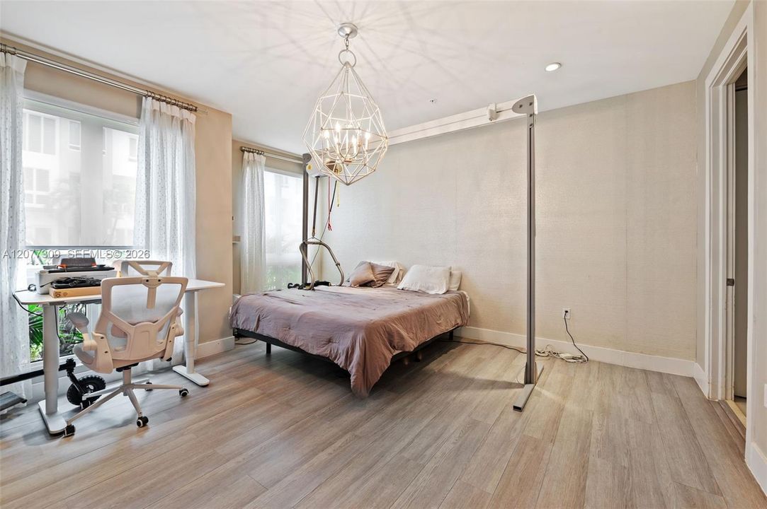 For Rent: $4,300 (3 beds, 2 baths, 1351 Square Feet)