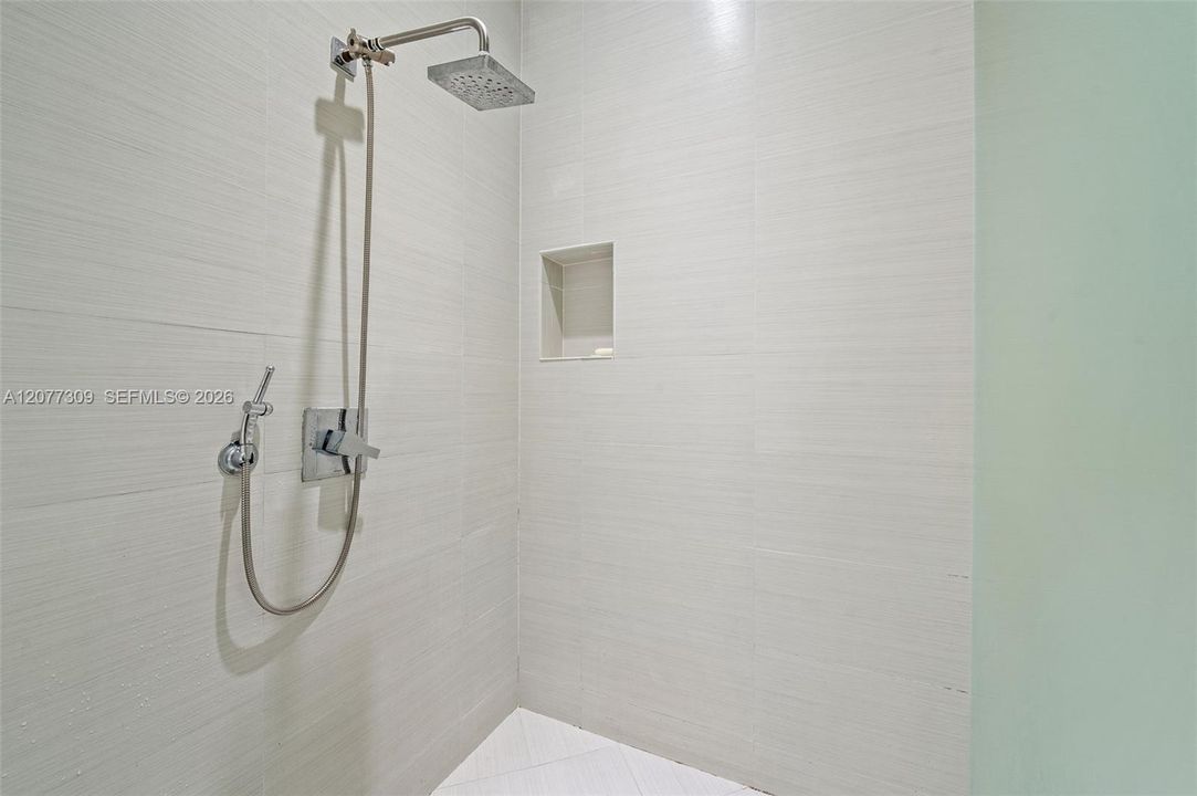 For Rent: $4,300 (3 beds, 2 baths, 1351 Square Feet)