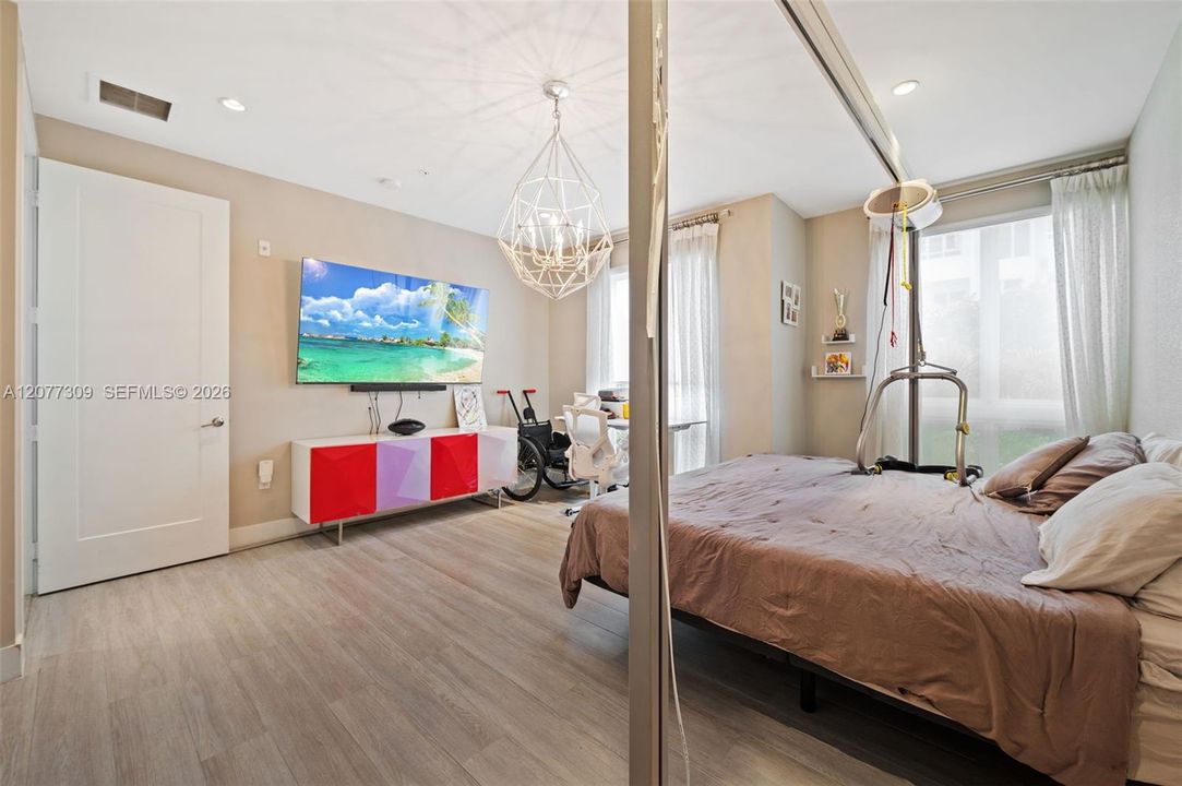 For Rent: $4,300 (3 beds, 2 baths, 1351 Square Feet)