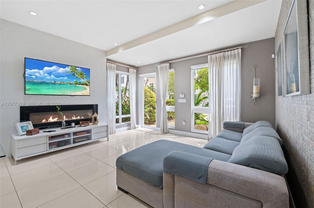 For Rent: $4,300 (3 beds, 2 baths, 1351 Square Feet)