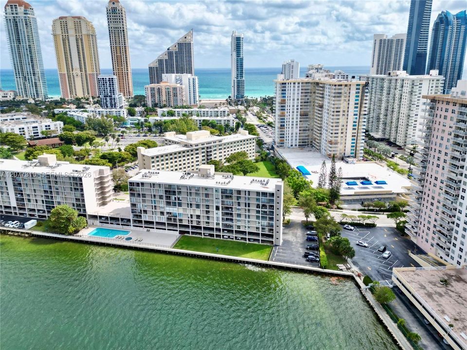 For Sale: $440,000 (2 beds, 2 baths, 1320 Square Feet)