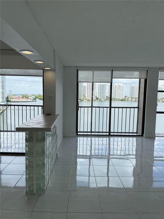 For Sale: $440,000 (2 beds, 2 baths, 1320 Square Feet)