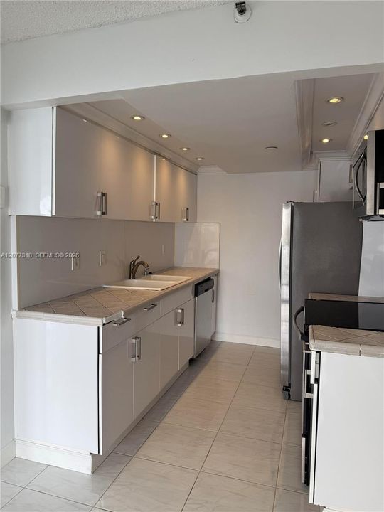 For Sale: $440,000 (2 beds, 2 baths, 1320 Square Feet)