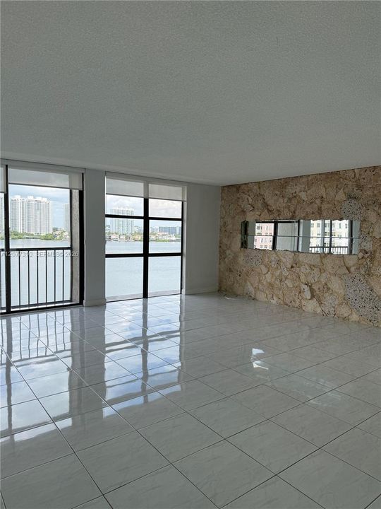 For Sale: $440,000 (2 beds, 2 baths, 1320 Square Feet)
