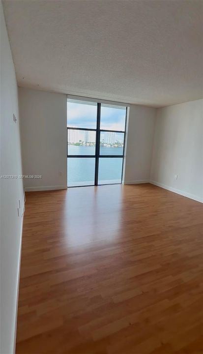 For Sale: $440,000 (2 beds, 2 baths, 1320 Square Feet)