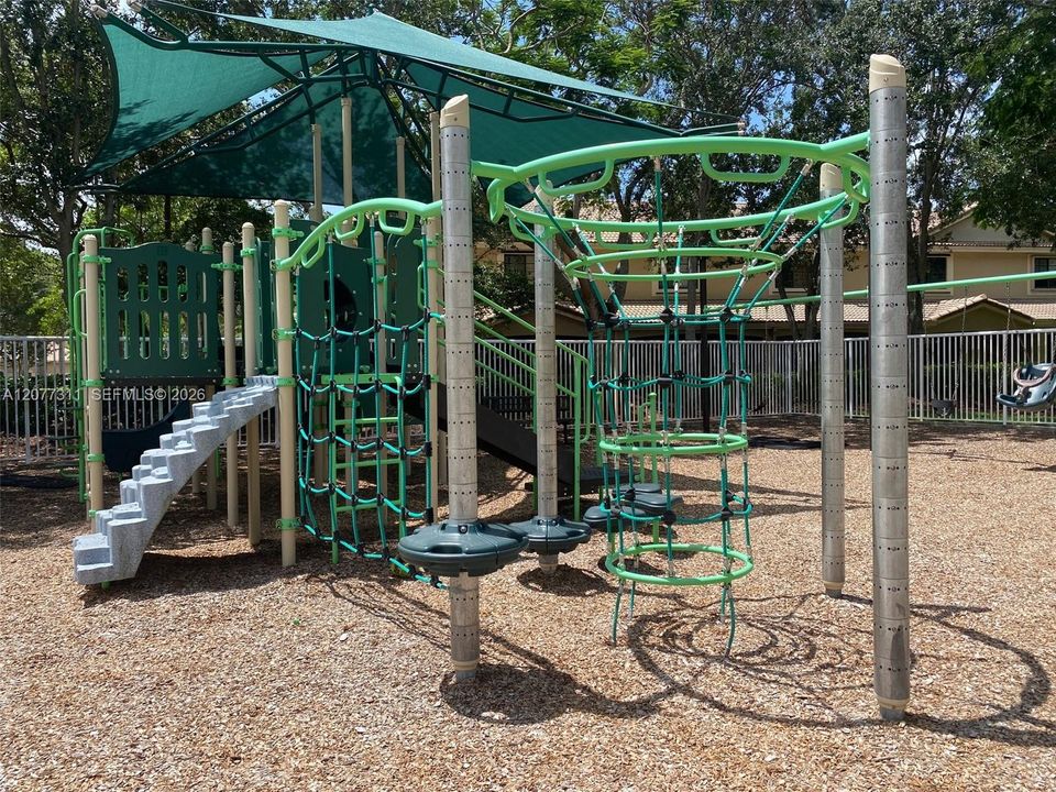 For Rent: $2,725 (2 beds, 2 baths, 1155 Square Feet)