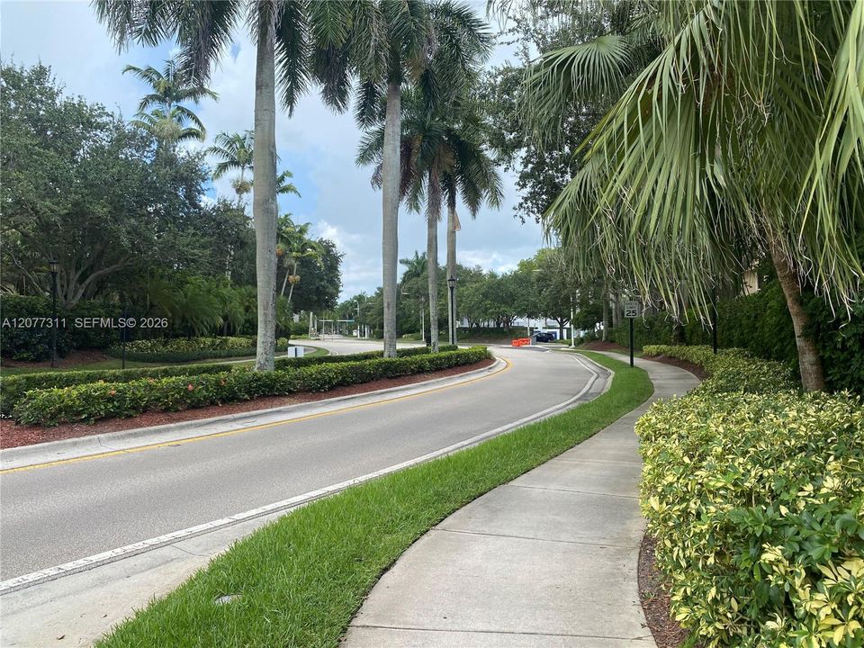 For Rent: $2,725 (2 beds, 2 baths, 1155 Square Feet)