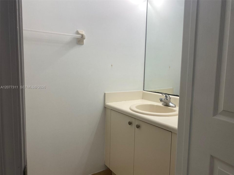 For Rent: $2,725 (2 beds, 2 baths, 1155 Square Feet)