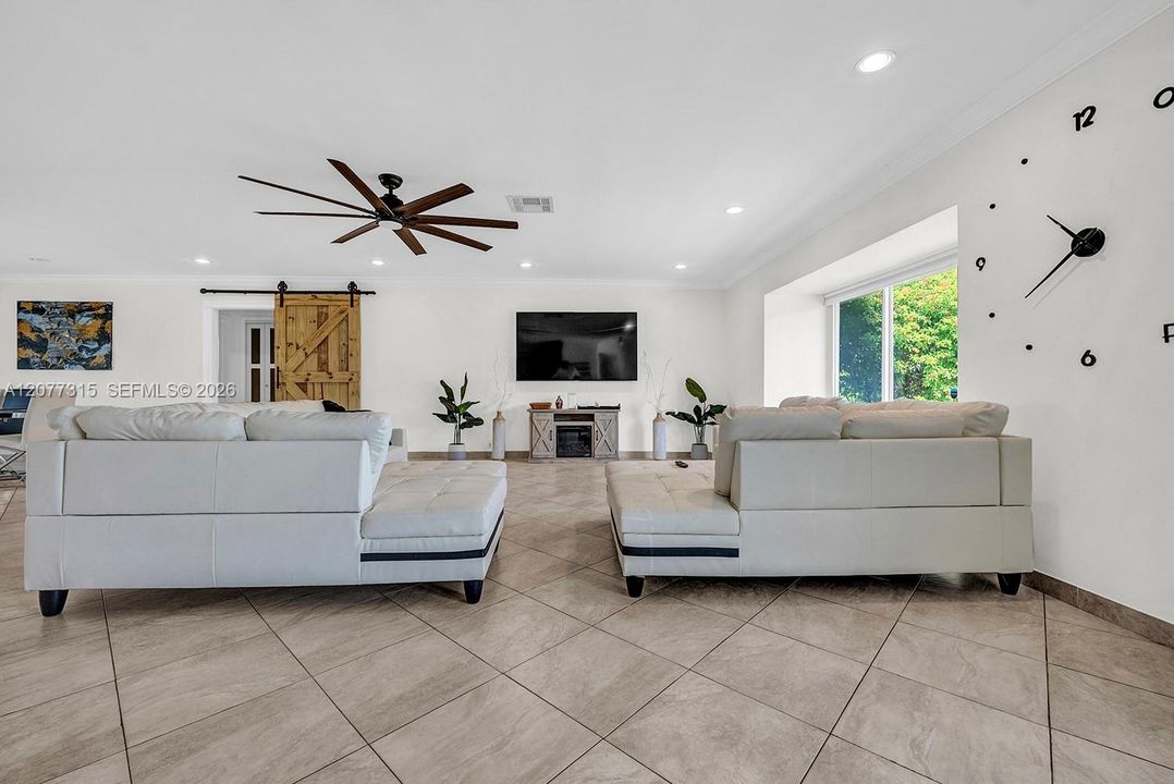 For Sale: $1,400,000 (3 beds, 2 baths, 2196 Square Feet)