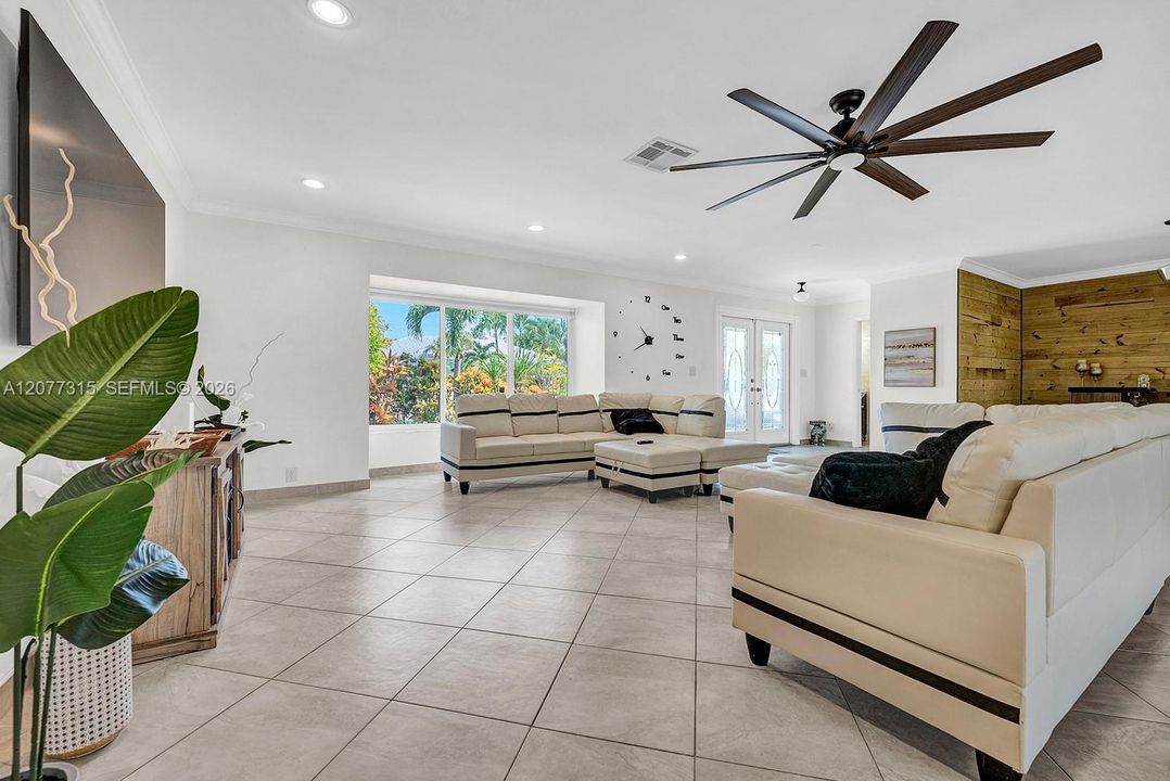 For Sale: $1,400,000 (3 beds, 2 baths, 2196 Square Feet)