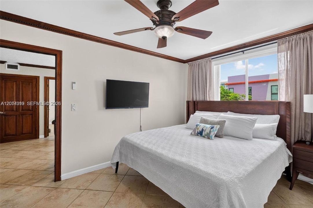 For Rent: $2,500 (2 beds, 2 baths, 865 Square Feet)