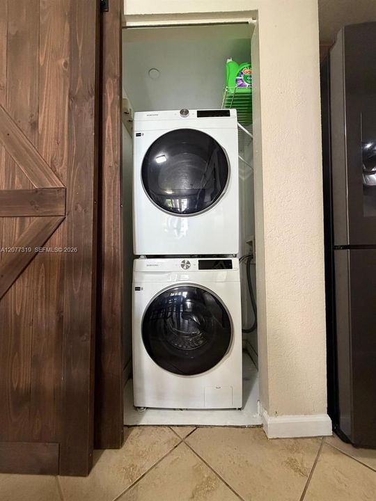 For Rent: $2,500 (2 beds, 2 baths, 865 Square Feet)