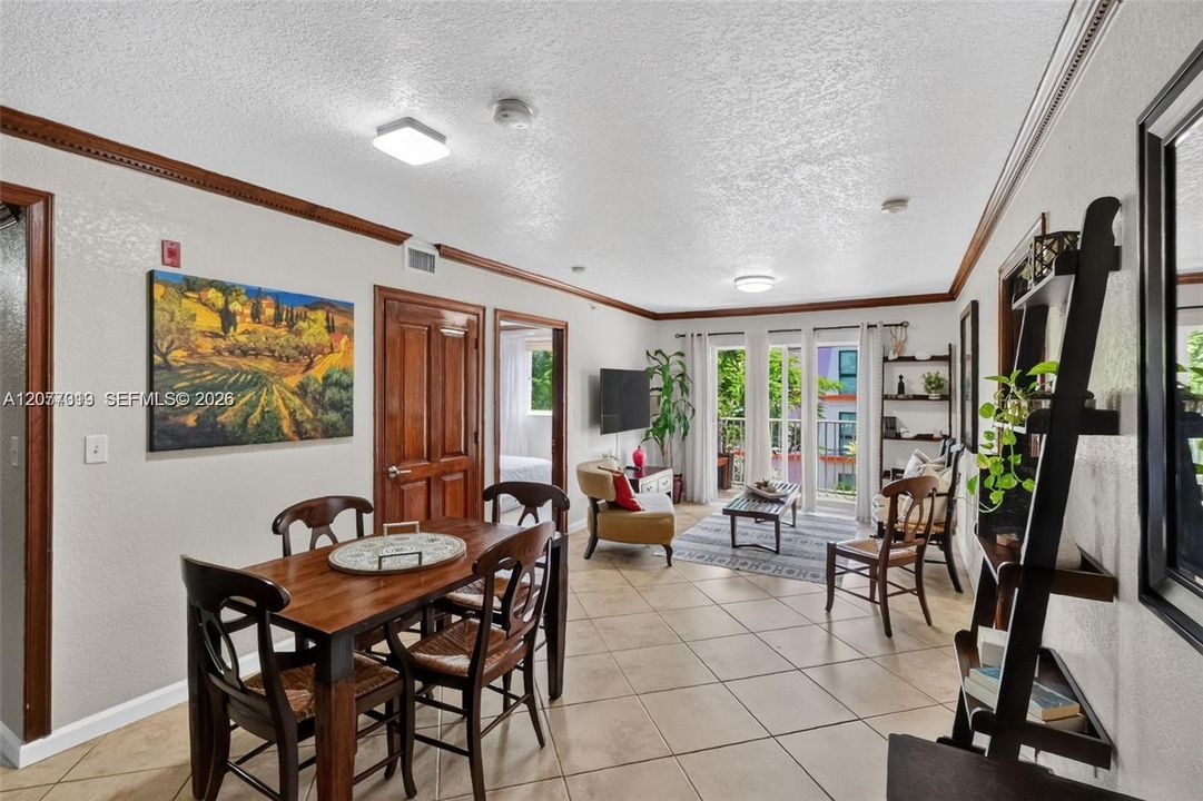 For Rent: $2,500 (2 beds, 2 baths, 865 Square Feet)