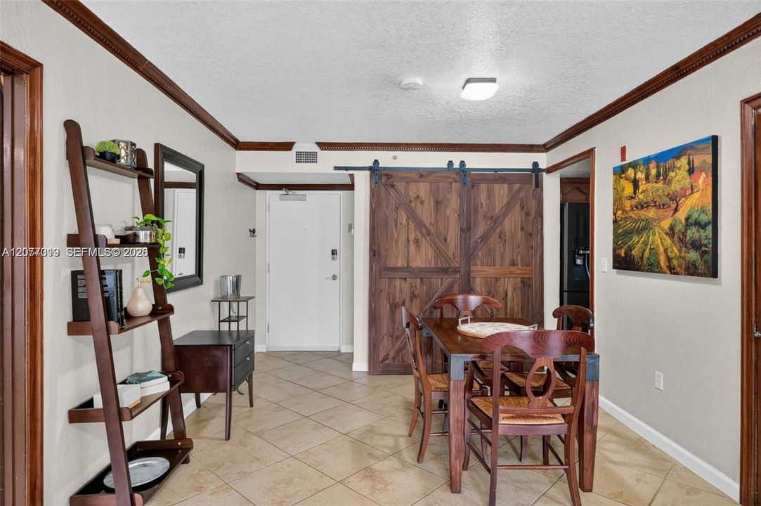 For Rent: $2,500 (2 beds, 2 baths, 865 Square Feet)
