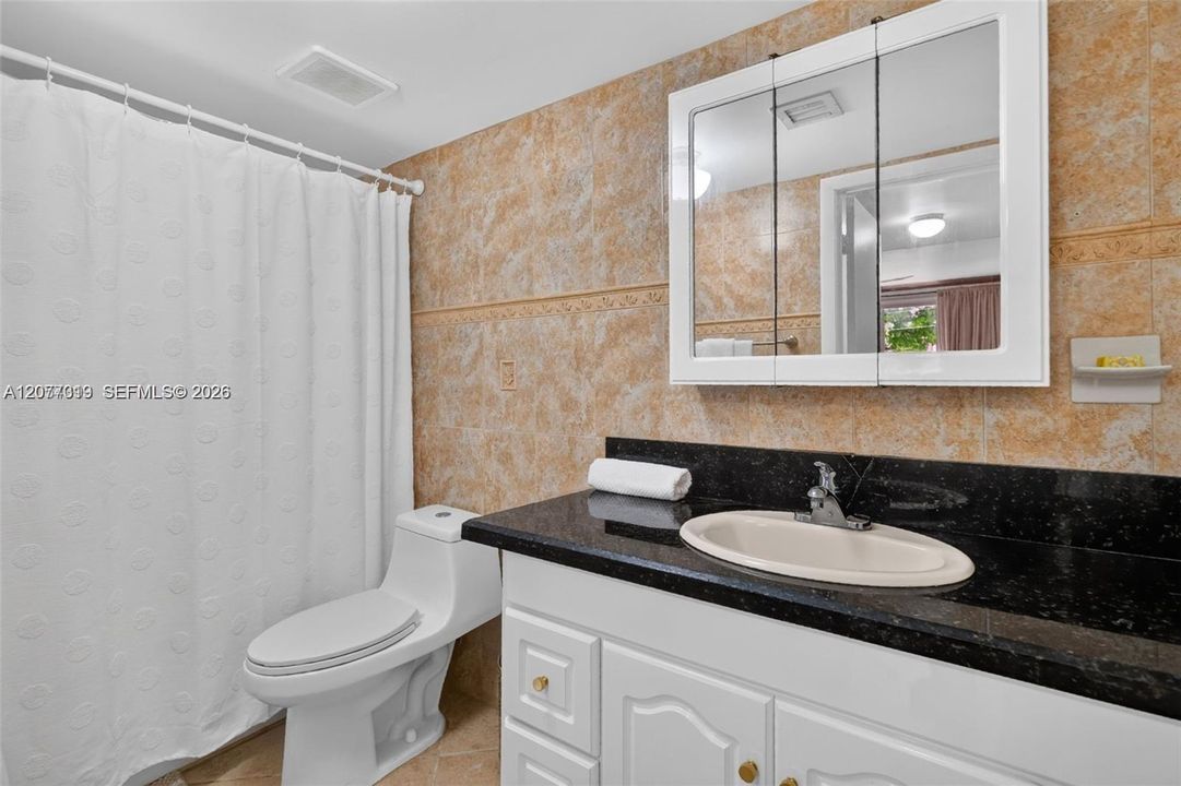 For Rent: $2,500 (2 beds, 2 baths, 865 Square Feet)