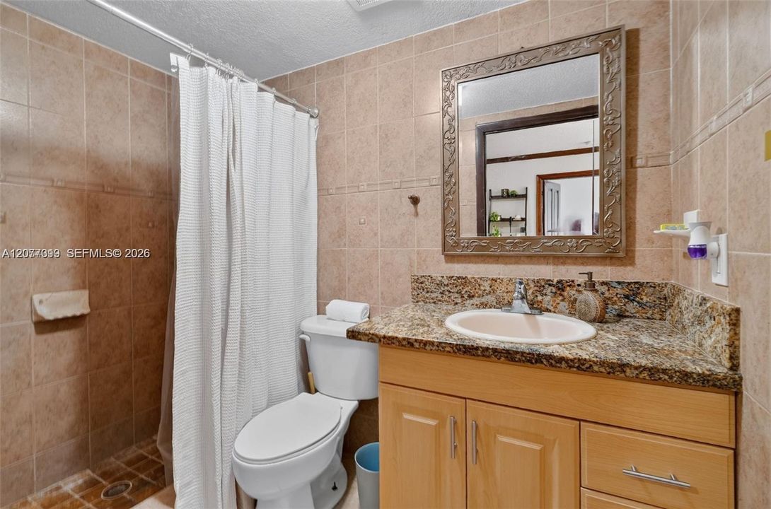For Rent: $2,500 (2 beds, 2 baths, 865 Square Feet)