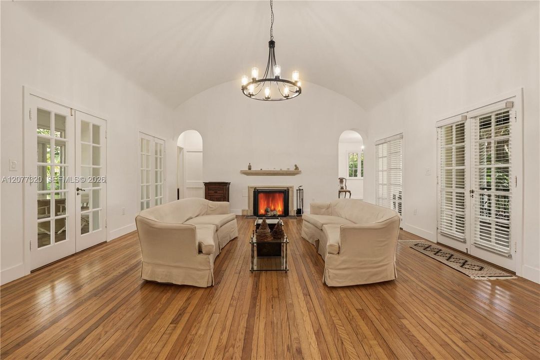 For Sale: $3,525,000 (4 beds, 3 baths, 2622 Square Feet)