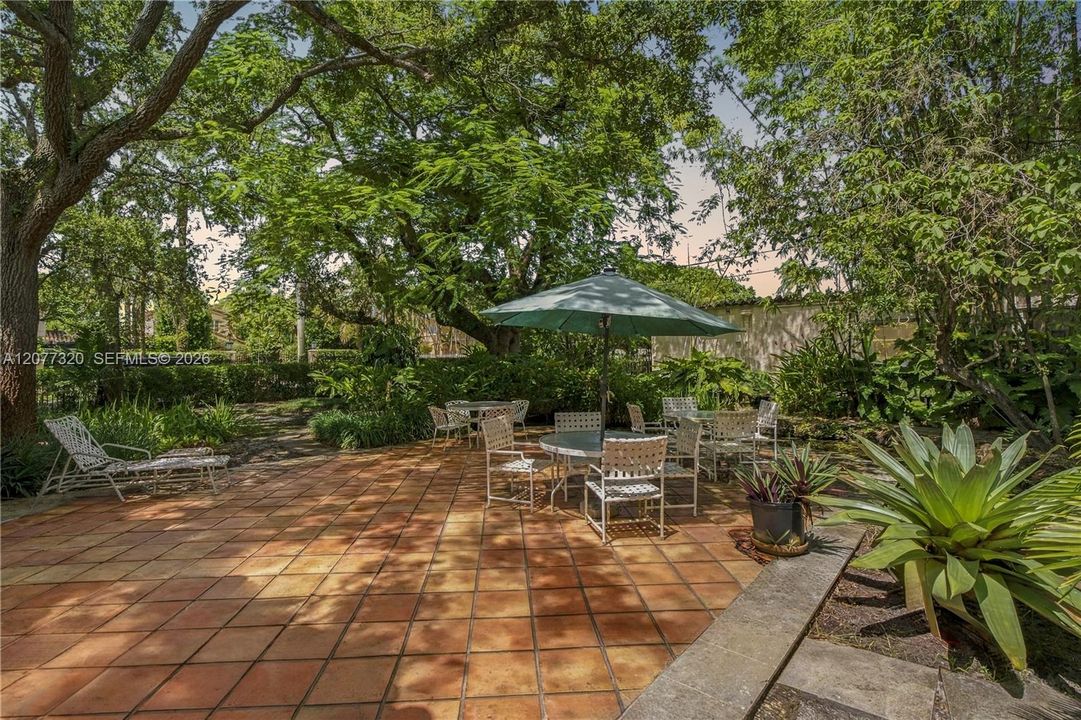 For Sale: $3,525,000 (4 beds, 3 baths, 2622 Square Feet)